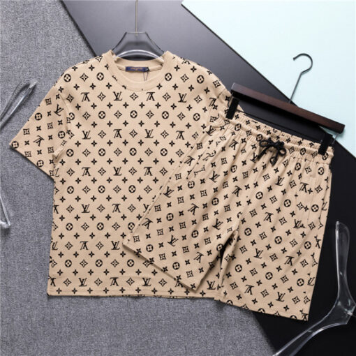 2025 – Set L  Tracksuit T-shirt & Shorts – Max240509148
