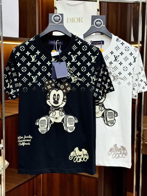 Unisex – (Black & White) Limited Edition L  T Shirts – Max240516342