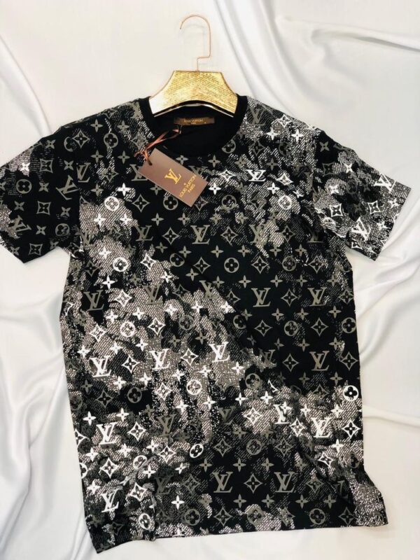 L  Luxury Brand Premium T-Shirt Outfit For Men -PN1104011